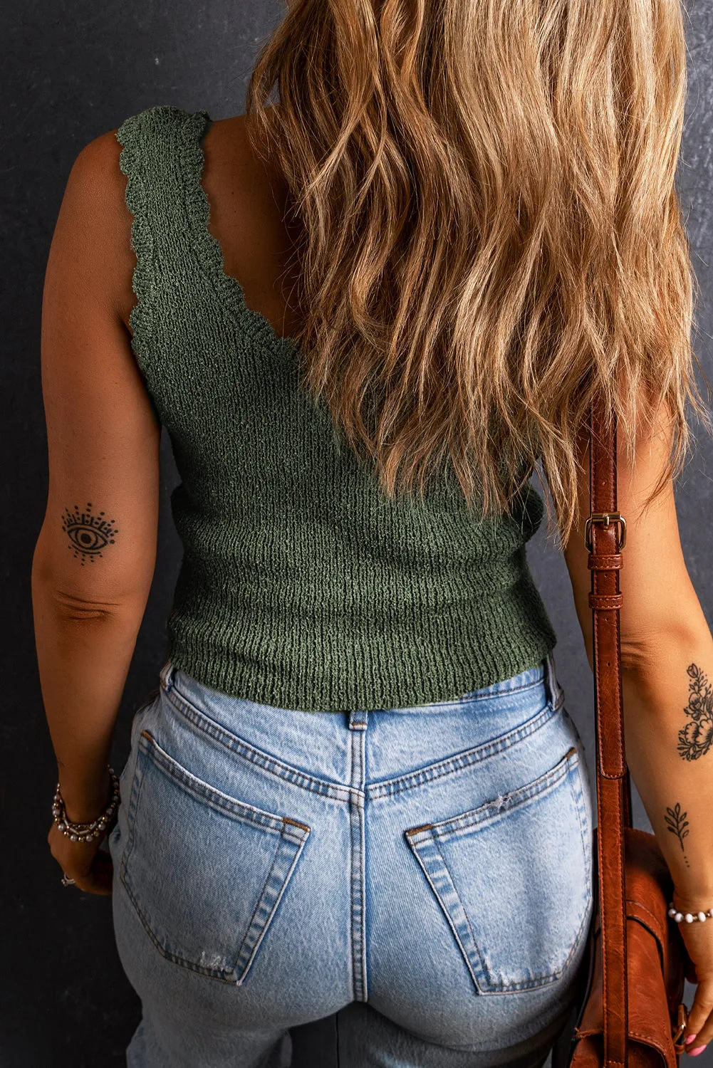 Erin-Scalloped Crop