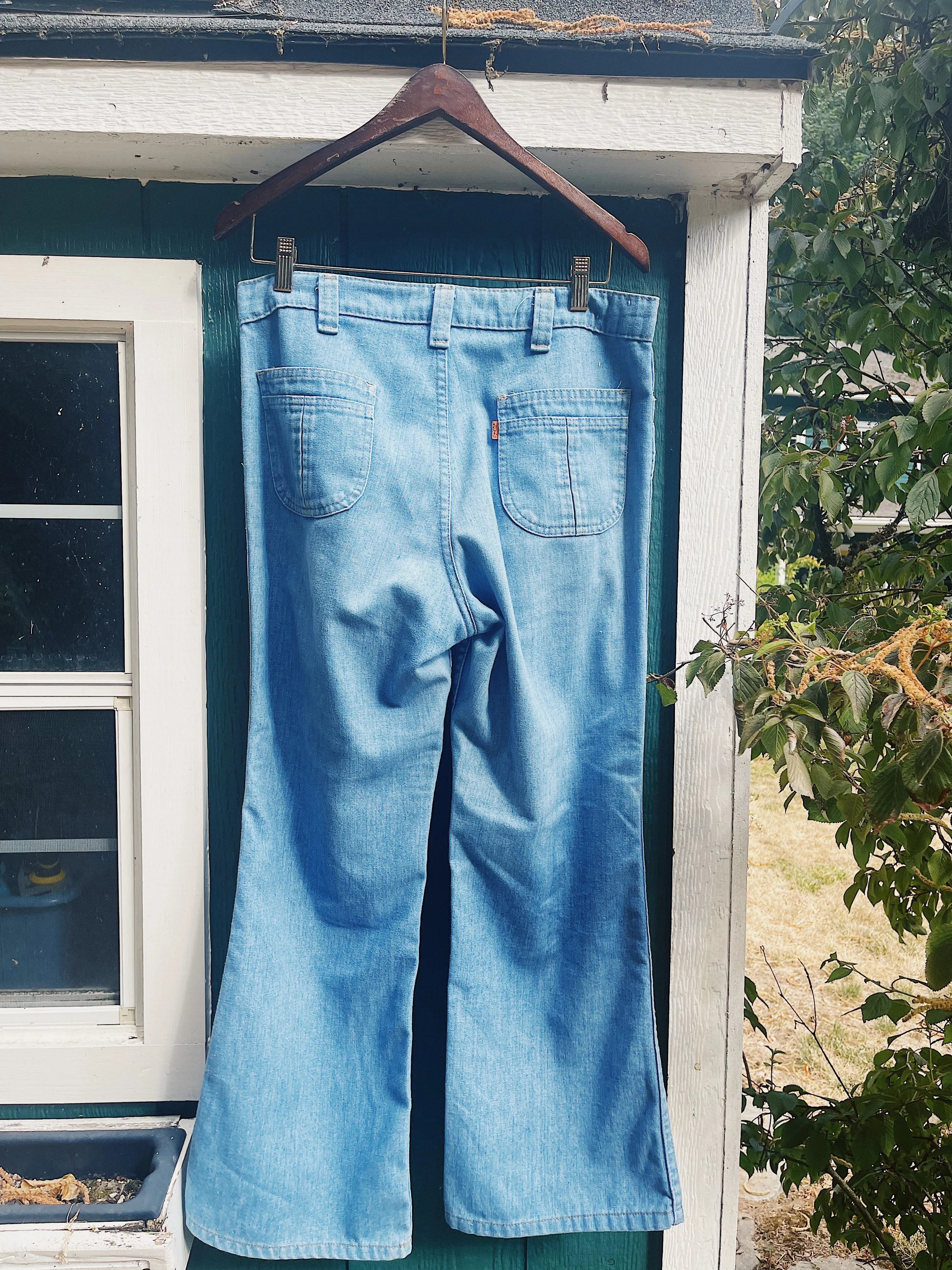 Light Wash Flared Levi's Jeans