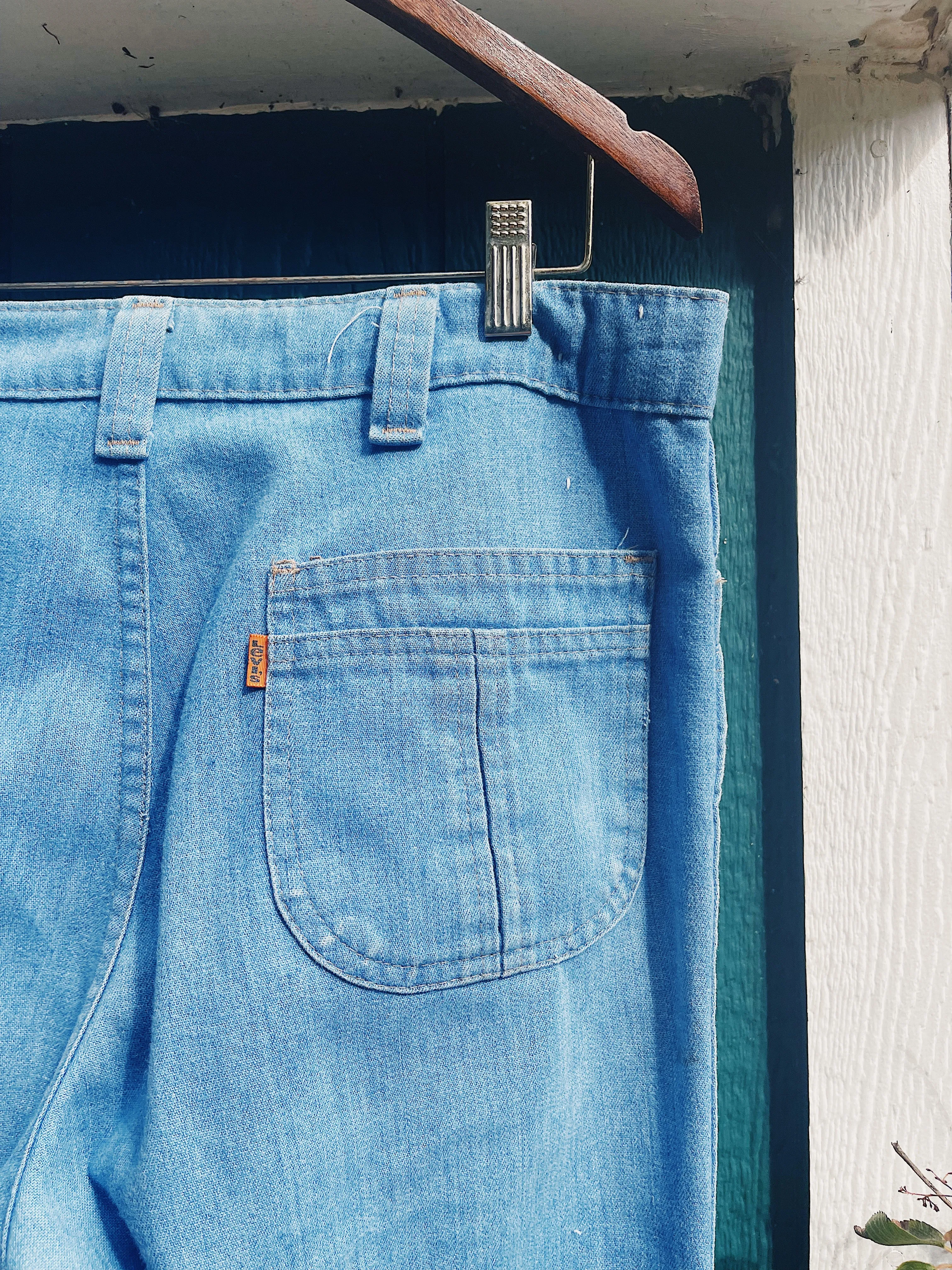 Light Wash Flared Levi's Jeans