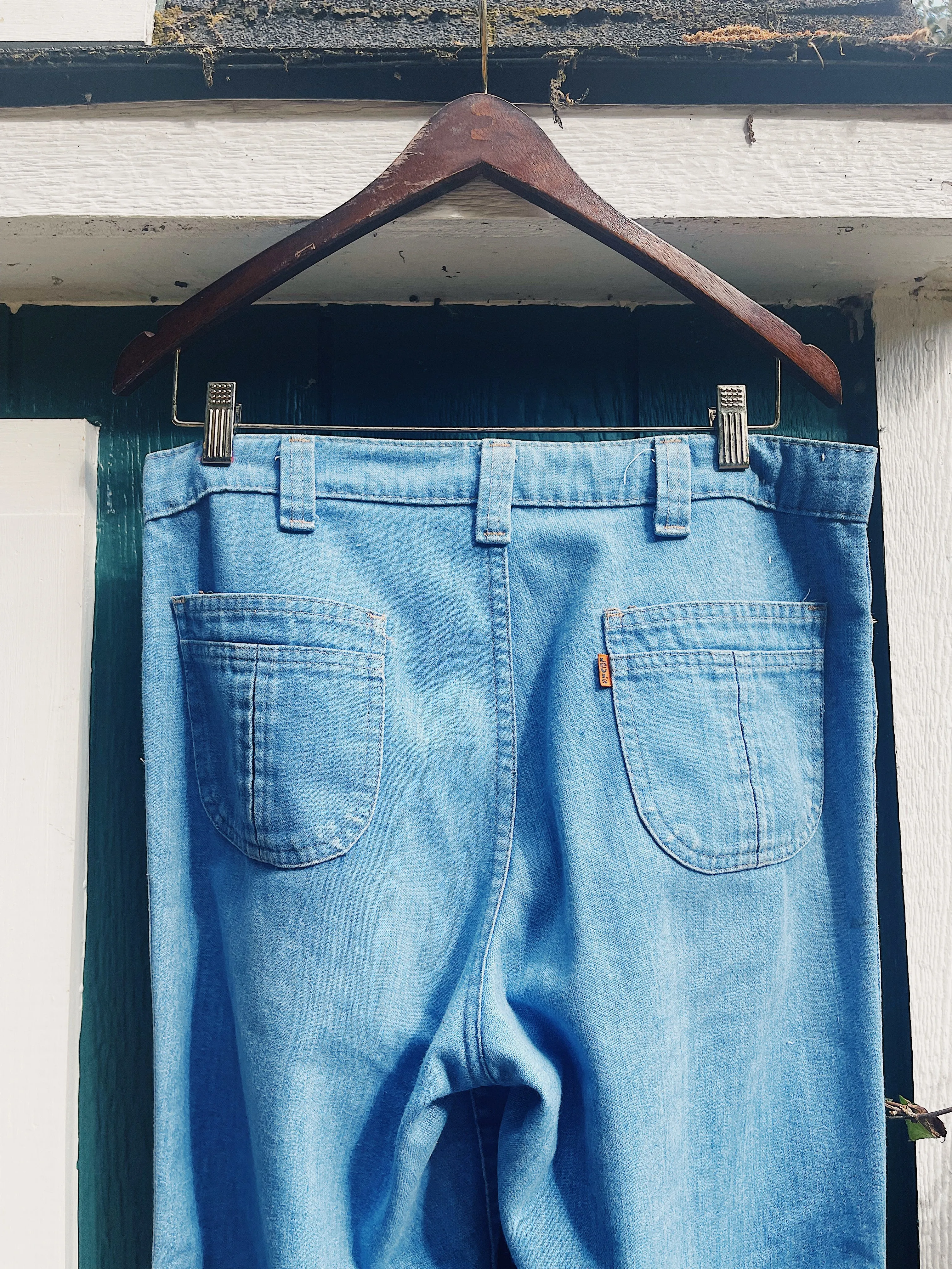 Light Wash Flared Levi's Jeans