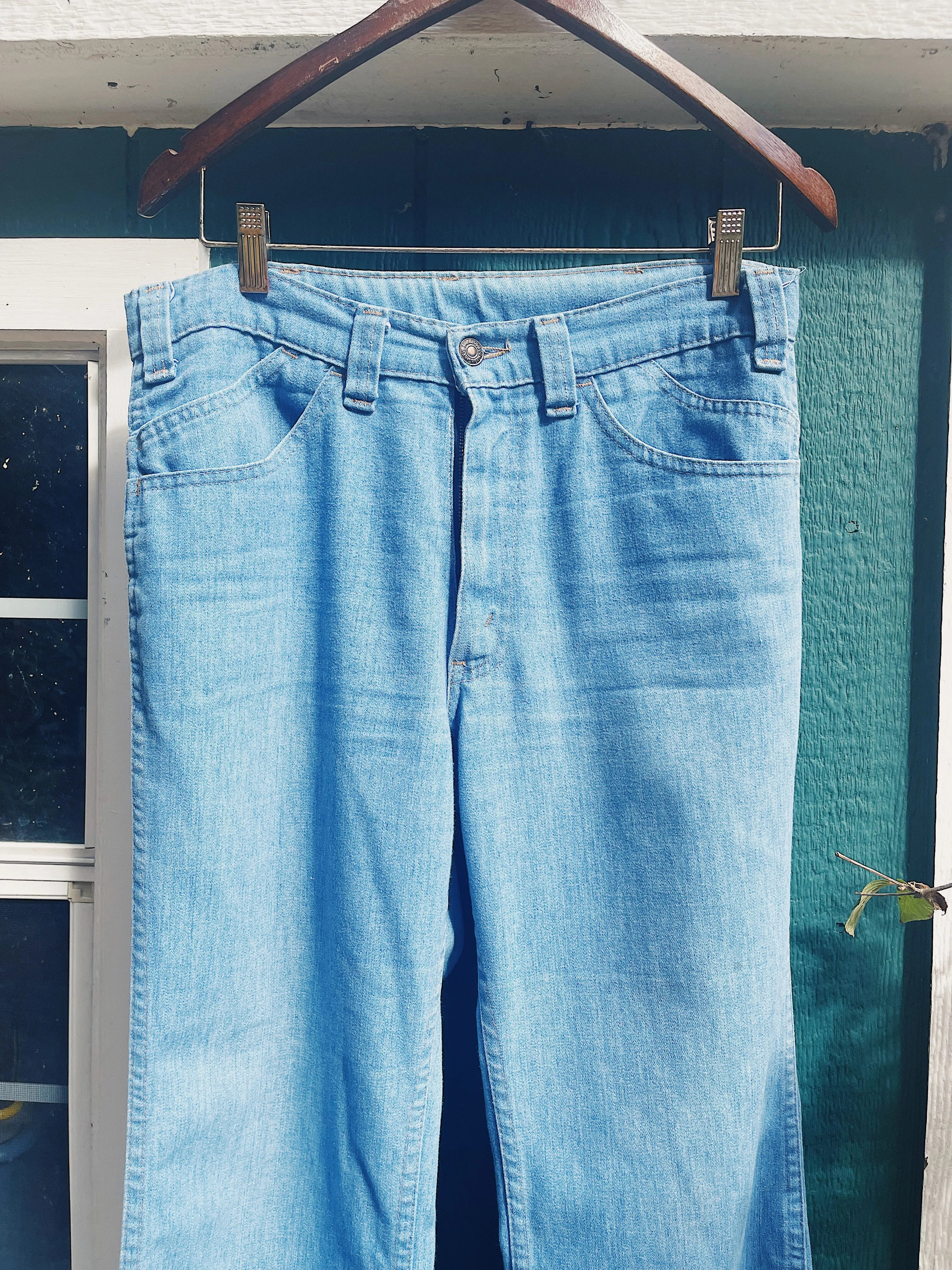 Light Wash Flared Levi's Jeans