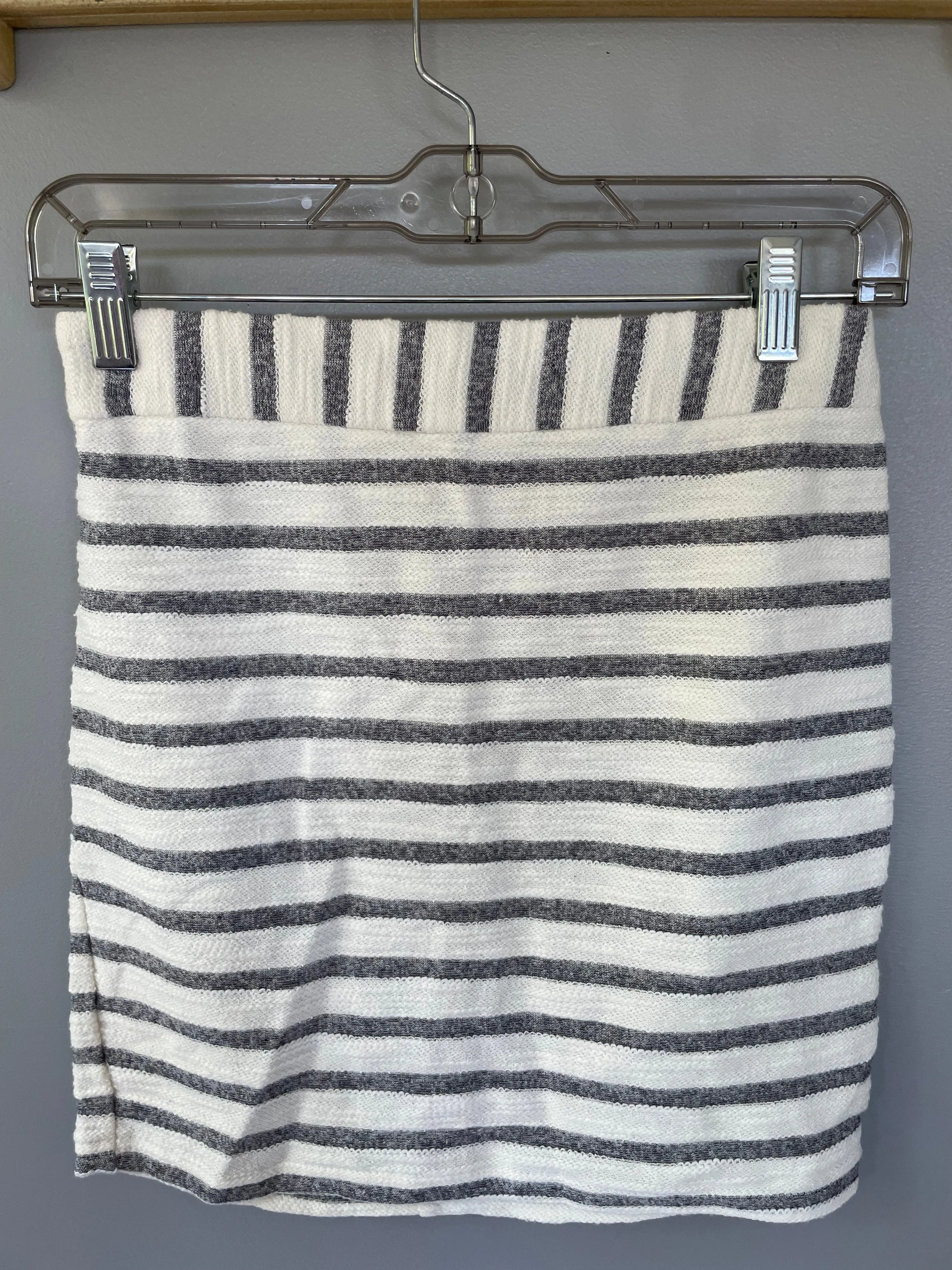 <€€* NEW Juniors TOBI Small/P 2 Piece Gray and White Stripe Mini Skirt and VNeck Crop Top NWT Festival