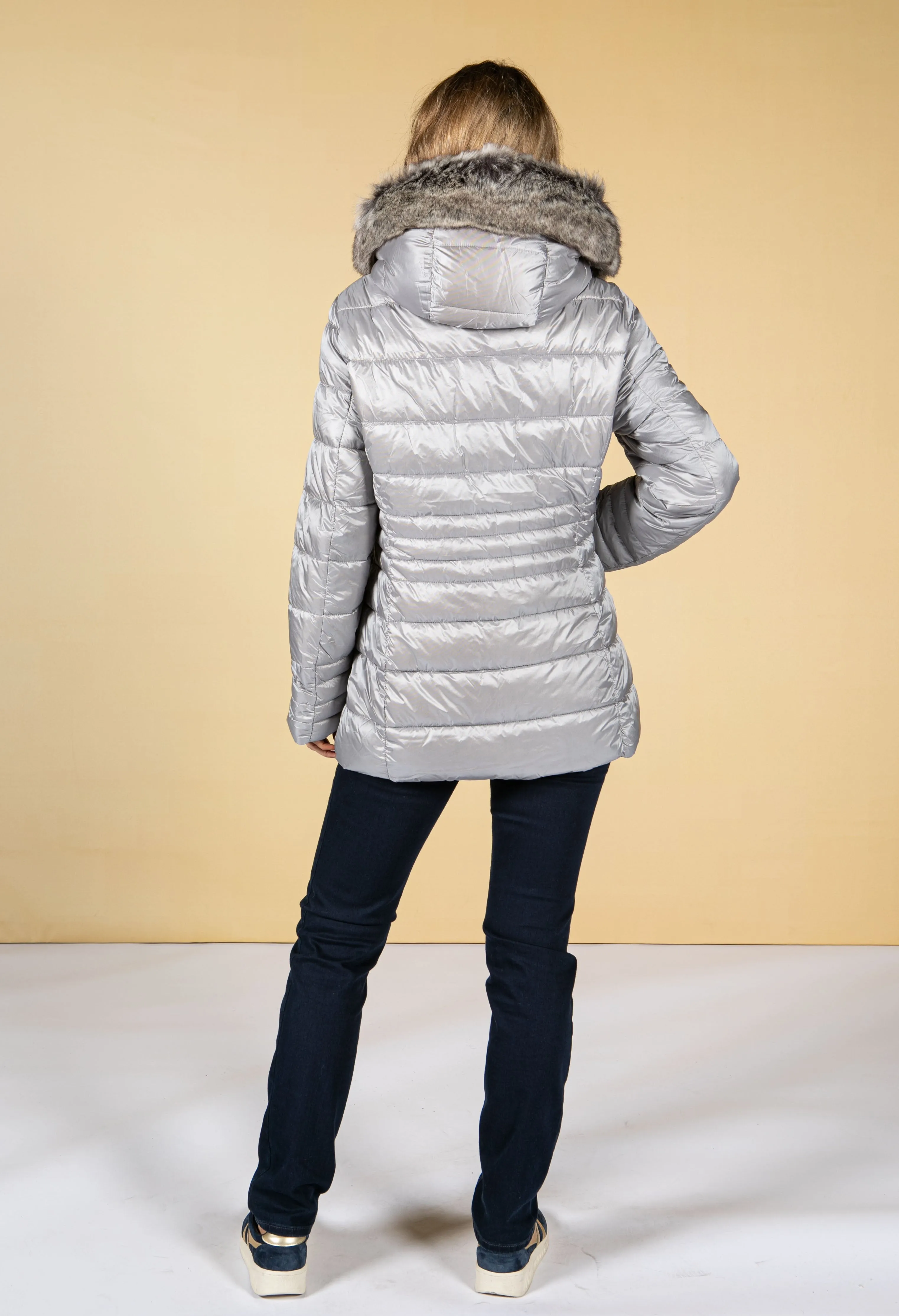 Quilted jacket with a faux fur collar in Silver